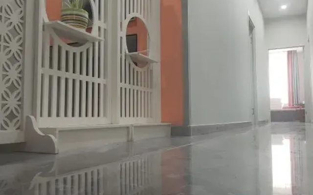 Lingyuan Longting Hotel