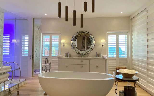 YOLO Spaces - Clifton Private Beach Villa