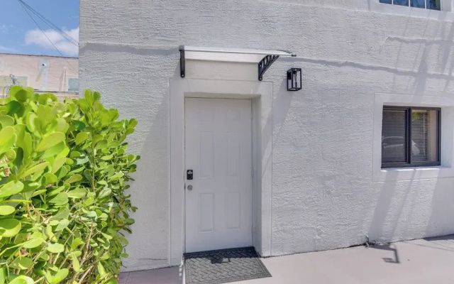 Nifty Miami Apartment ~ 5 Mi to Downtown!