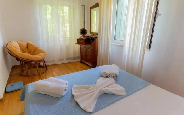 Orestis Stone Apartment for 2 With Garden