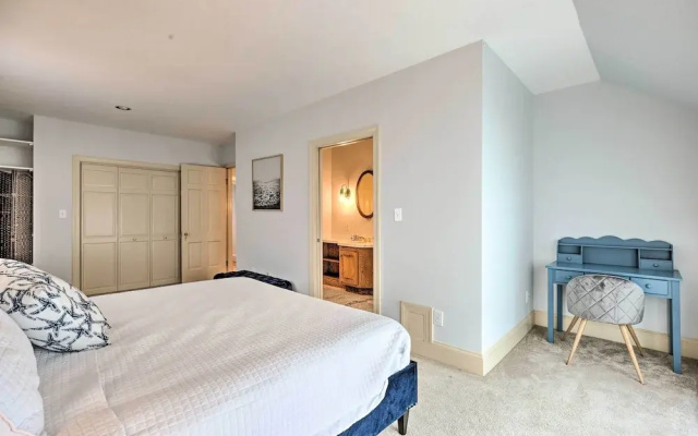 Hot Tub + Private Beach: Waterfront Urbanna Escape