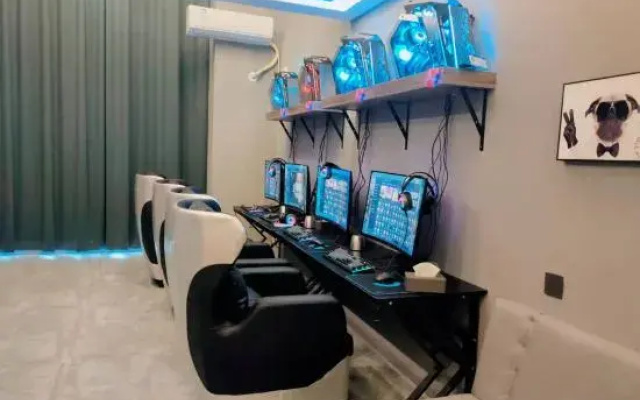 Shushang E-sports Homestay (Leshan High-speed Railway Station Shihao Plaza)