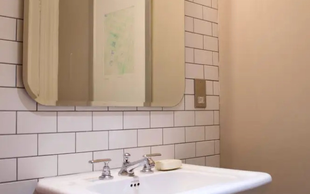 2 Bedroom Apartment With Free Parking