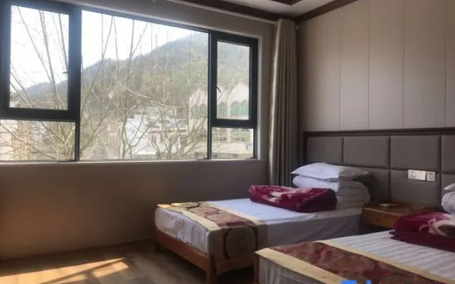 Jing Taohua Jie Holiday Homestay (Taohua Tan Scenic Area)