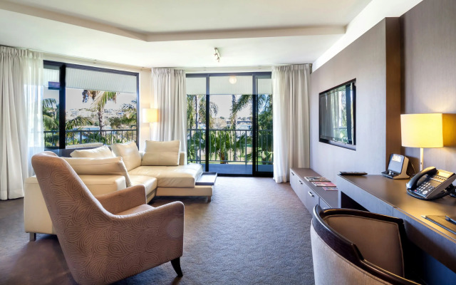 Pier 21 Riverside Apartment Hotel