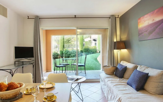 Apartment in Greoux-les-bains Near Lakes