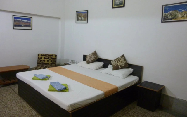 Khushi Paying Guest House