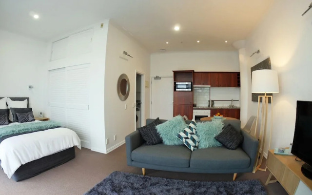 Princes Wharf Couple's Retreat - Adults Only