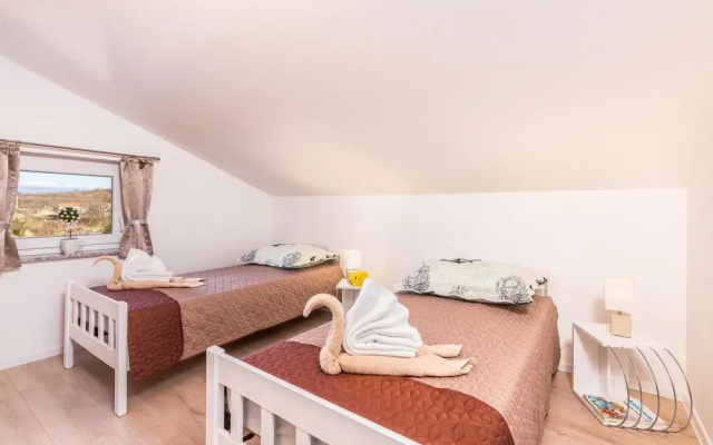 Awesome Apartment in Krk With 3 Bedrooms and Wifi