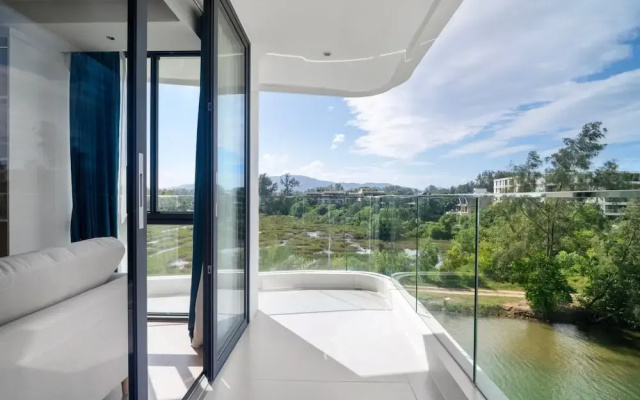 Premier 3-bedroom Apartment E333 Beachfront