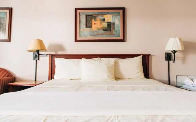 Quincy INN and Suites