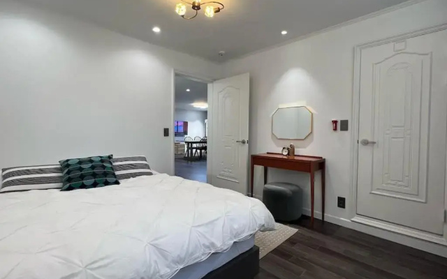 Hongdae 3bedroom apartment #14