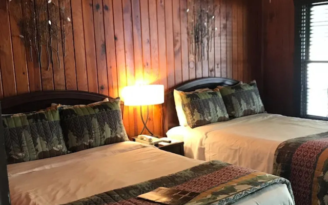 The Riverside Lodge at Chimney Rock