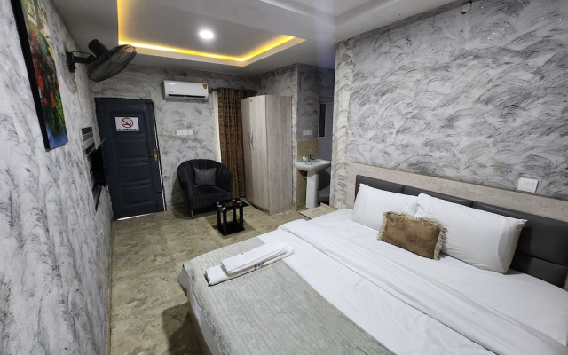 DeRadiant Lodge