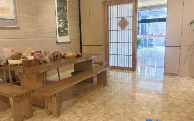 Yichun Xincirun Theme Hotel