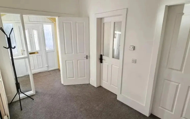 House Sleeps 6 With Enclosed Garden