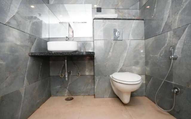 Fabhotel Prime The Royal Galaxy