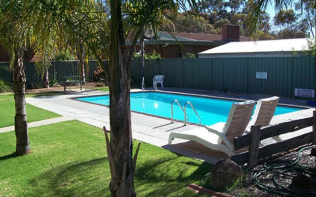 River Village Motel & Holiday Units