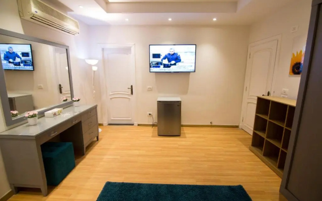 Large Apartment in Heart of Cairo (Wadi el Nil Street)