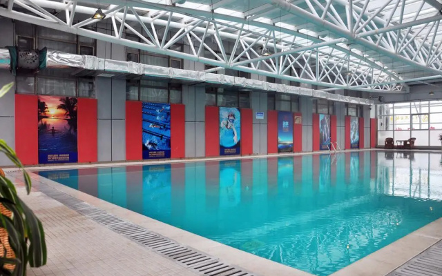 JingHang Holiday Hotel
