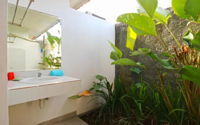 Pererenan Nengah Guest House by ZUZU