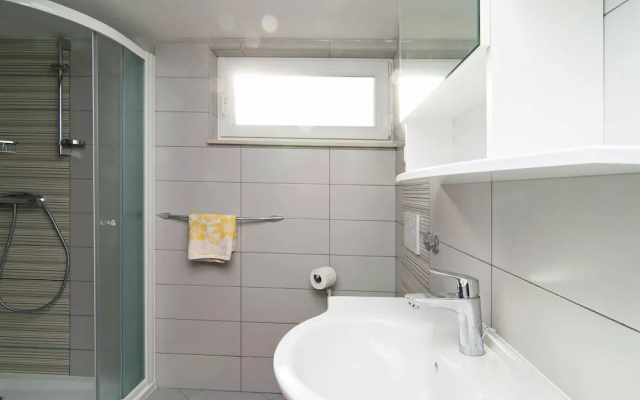 Spacious Apartment in Zecevo Rogoznicko With Terrace