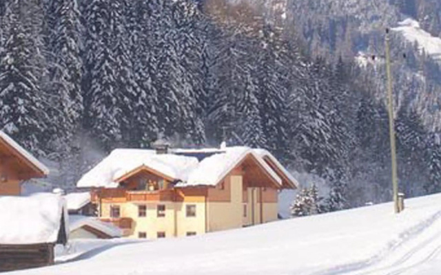 Bright Holiday Home in Huttschlag near Mountains Ski Slopes