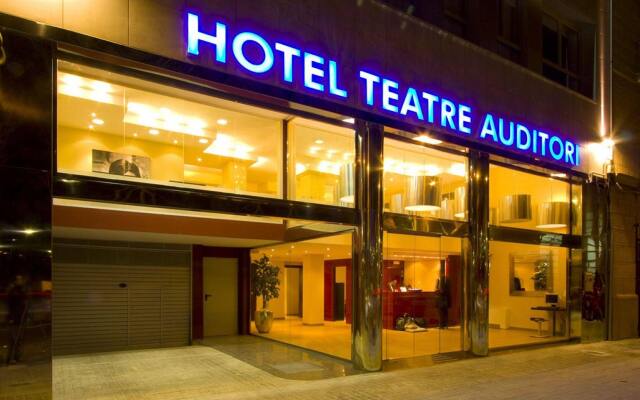 Отель Teatre Auditori вид на фасад