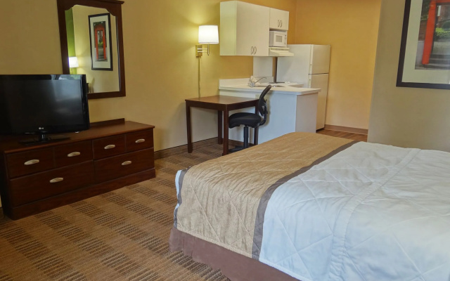 Studio 6 Suites Fresno North CA