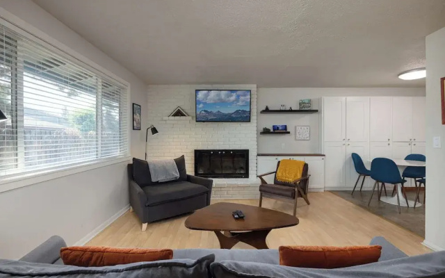 10min to Downtown Bend Chic 2bdr