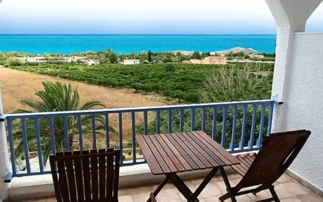 Triton Hotel & Bungalows