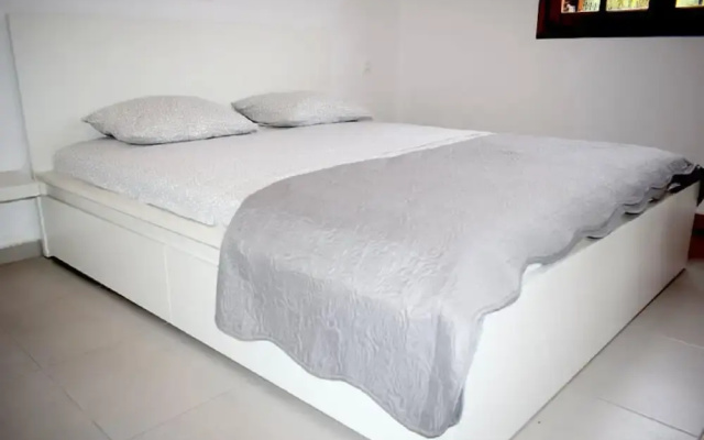 Apt - Sleeps 5 - Pets Ok - Balcony - Parking