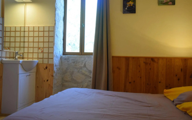 Vintage Holiday Home in Lanas with Swimming Pool