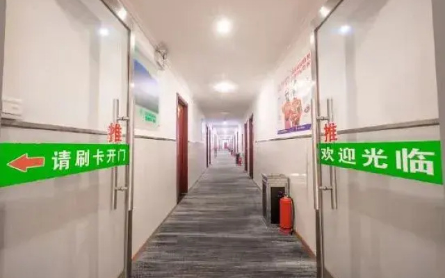 Xinfadi Express Hotel (Beijing Xinfadi Metro Station)
