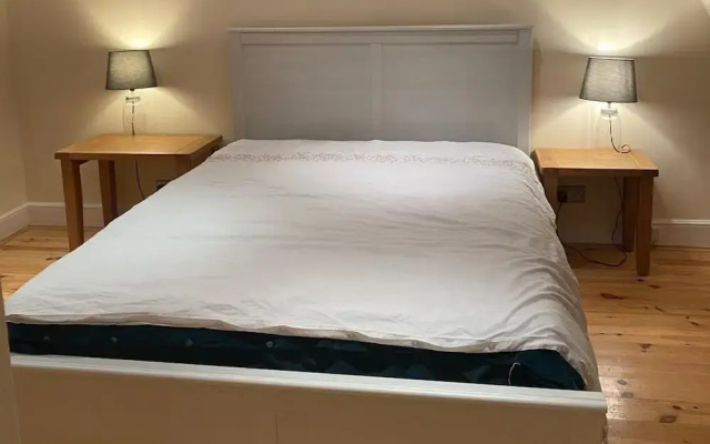 3 Bed Sleeps 6 Free Parking Enclosed Garden