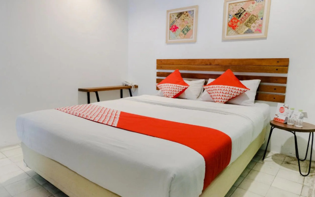 OYO 626 Augustina Home