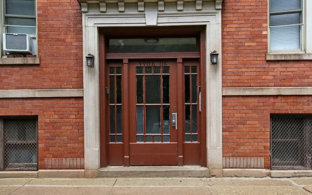 Chic 2BR Apt - Roscoe 1