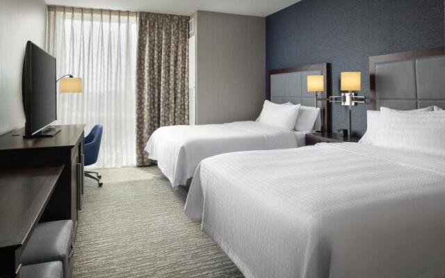 Hampton Inn & Suites Teaneck Glenpointe, NJ 2