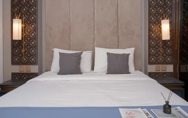 Warm Living 3BR at Sky House BSD Apartment