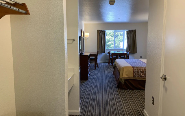 Airport Inn