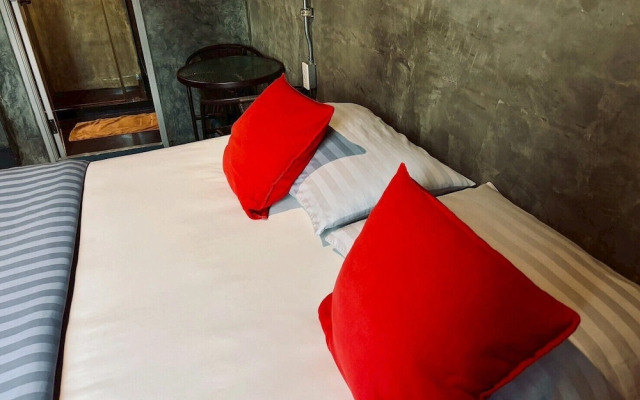 Sukhum Victorymonument-Ari