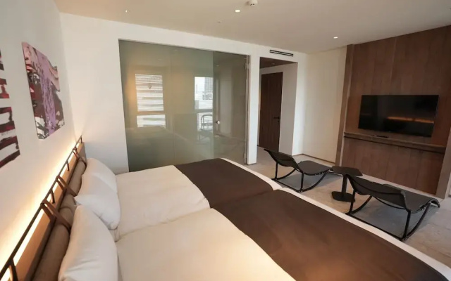 CINQS Hotel