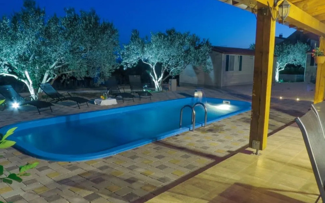 Alluring Holiday Home in Pakoštane With Swimming Pool