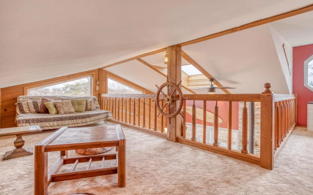 Lakefront Beachhouse