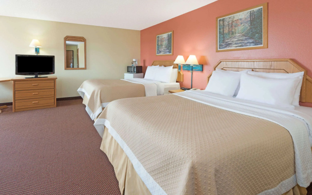 Days Inn by Wyndham Cameron