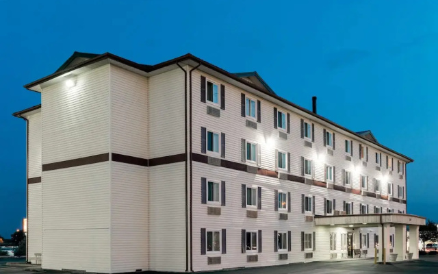 Super 8 Springfield East