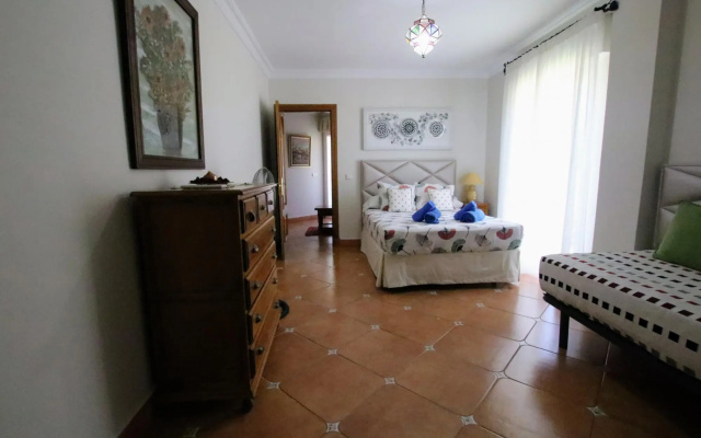 Tess Villa El Oasis