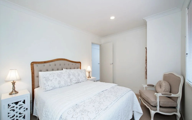 Rocky Point Road, Fantasea, 3, 75