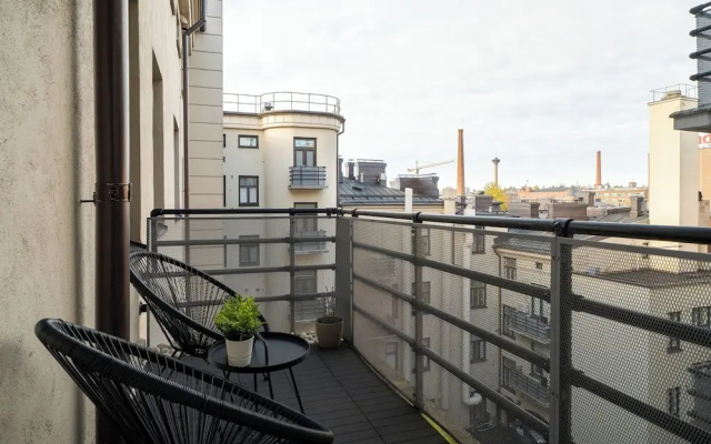 1BR Penthouse with Sauna & Private Rooftop Terrace