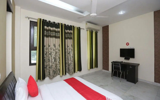 OYO 24323 Lakshmi Residency